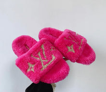 Load image into Gallery viewer, Louis Vuitton Pink Slides
