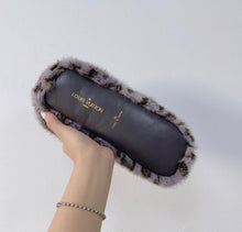 Load image into Gallery viewer, Lv fur slides
