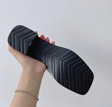 Load image into Gallery viewer, Gucci sandals
