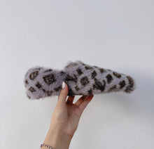 Load image into Gallery viewer, Lv fur slides
